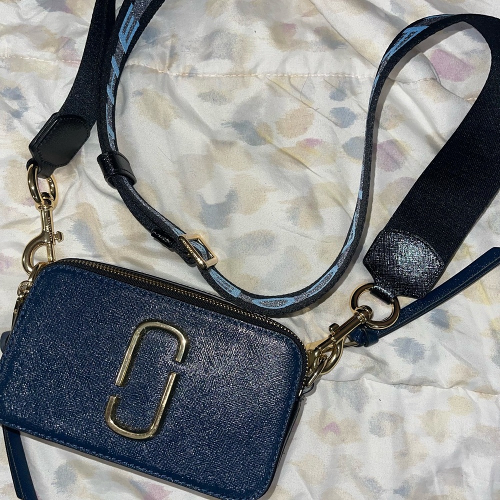 - Mac Jacobs crossbody the snapshot